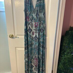 Viereck long sleeveless v neck dress sized M